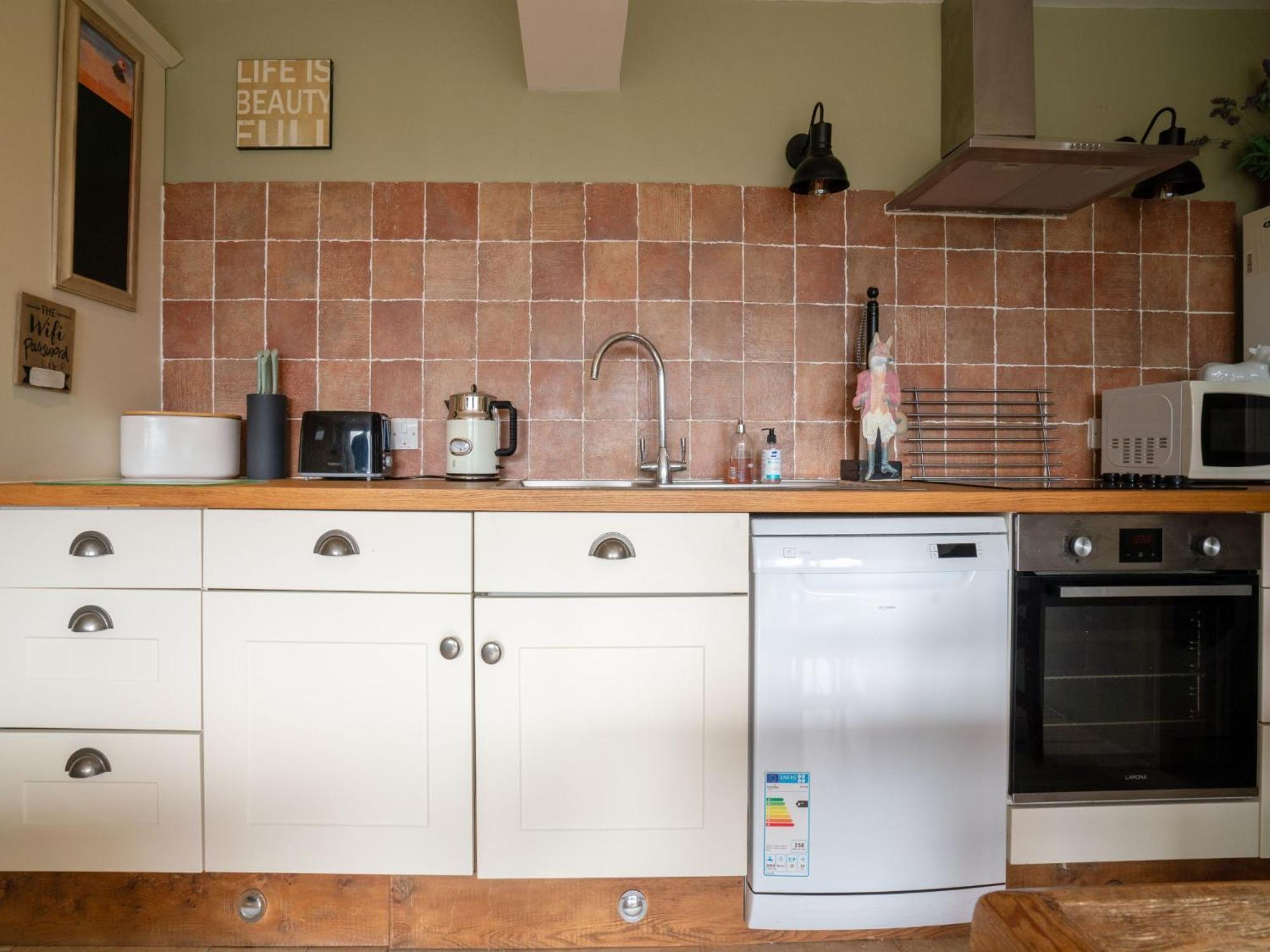 Pass The Keys Hare Cottage Wonderful Views And Parking Moreton-in-Marsh Exteriör bild