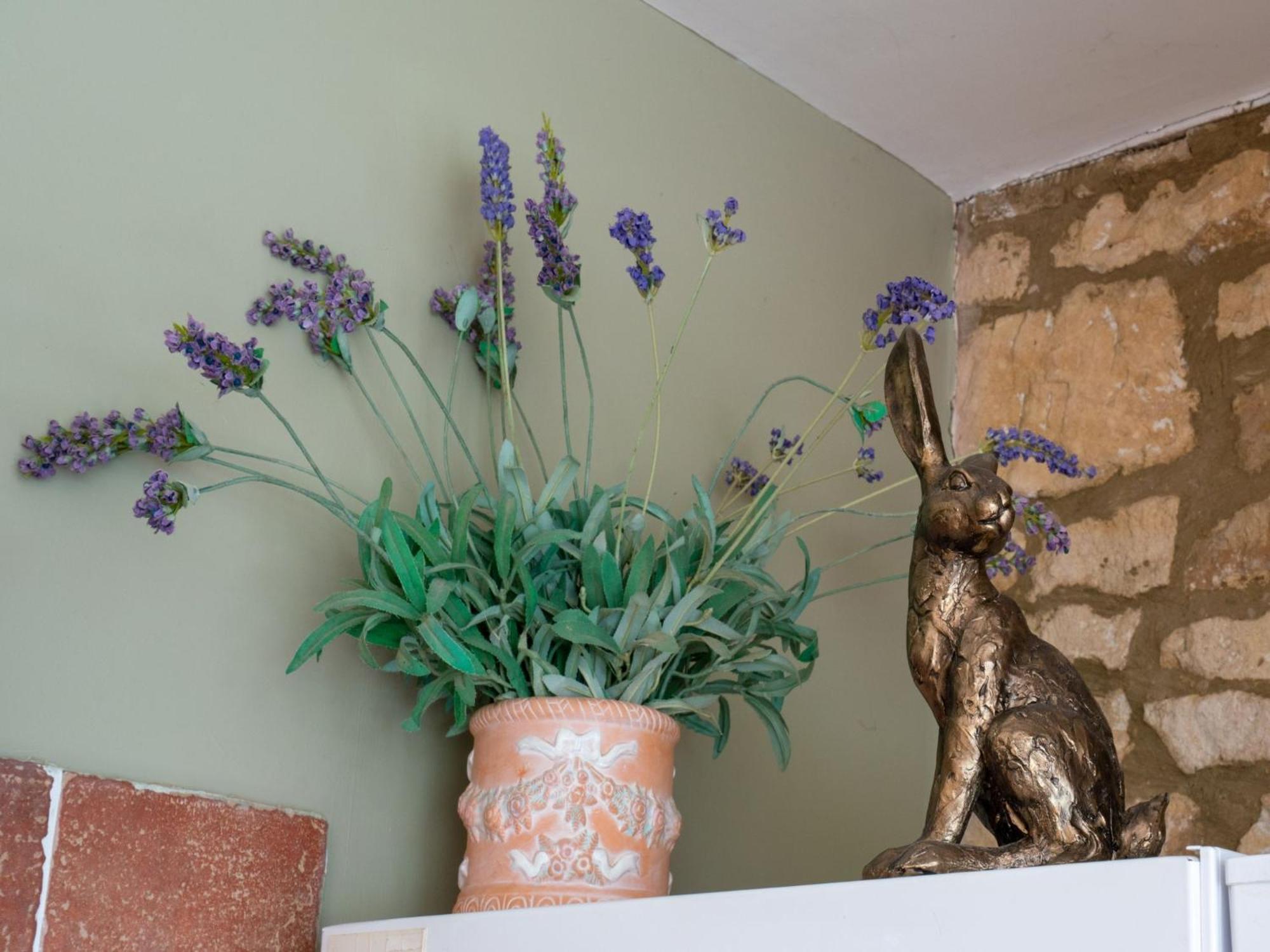 Pass The Keys Hare Cottage Wonderful Views And Parking Moreton-in-Marsh Exteriör bild